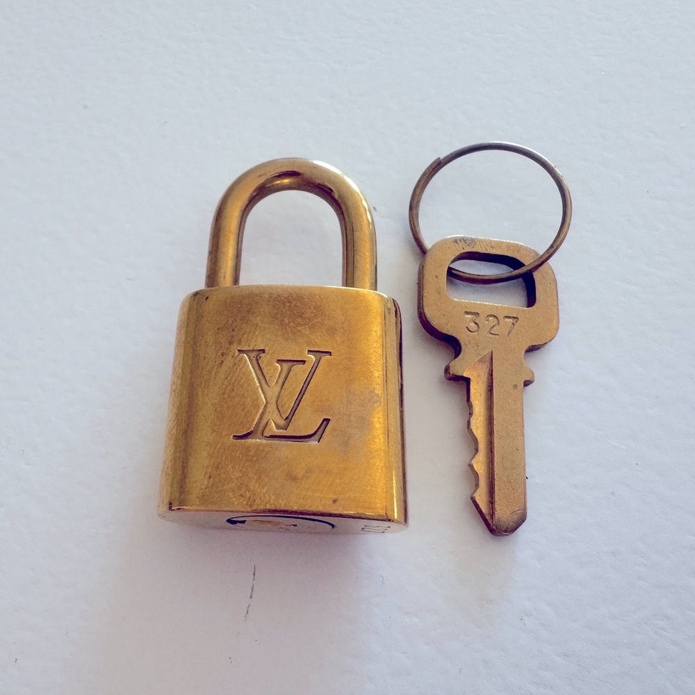 LOUIS VUITTON Lock Set